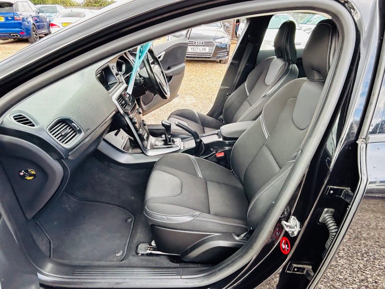 2018 Volvo V40 2.0 T2 Momentum Hatchback 5dr Petrol Manual Euro 6 (s/s) (122 ps)
