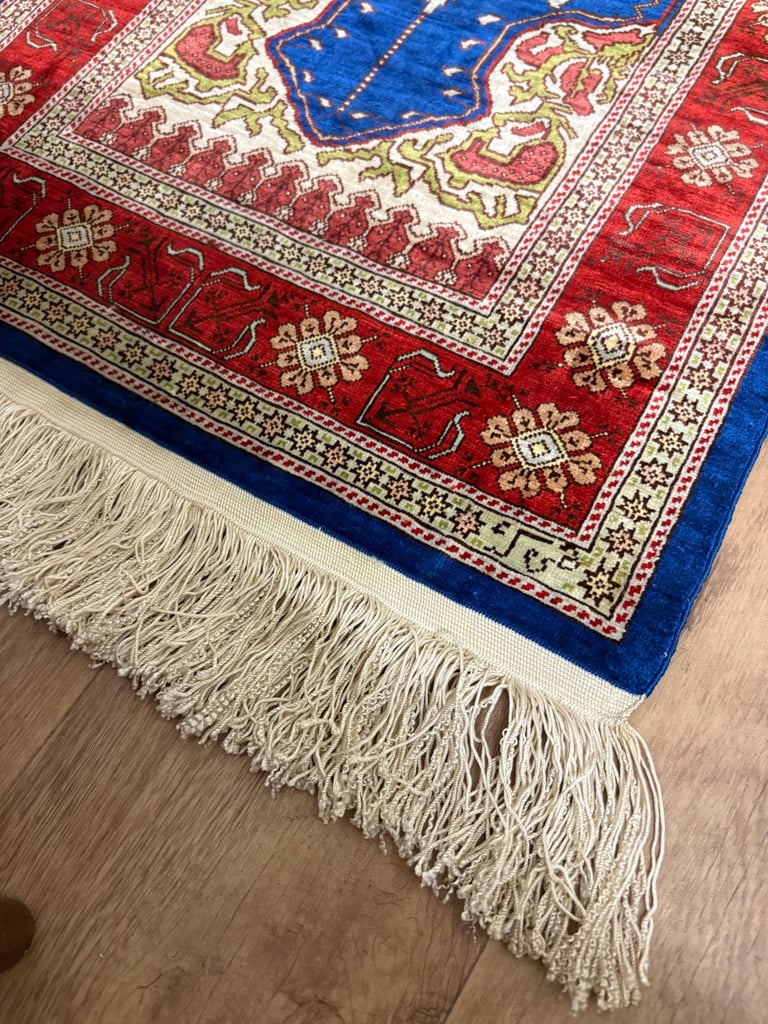 Vintage hand made Turkish hereke pure silk rug.78 cm x 50 cm .