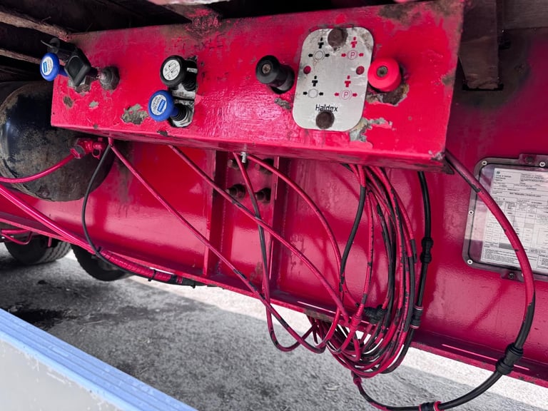 Crane Flat bed extender trailer 43ft closed 