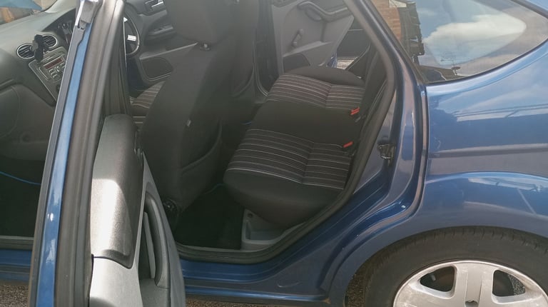 RELUCTANT SALES Well Maintained Automatic Blue Ford FOCUS Hatchback 2008,1596 (cc), 5 doors