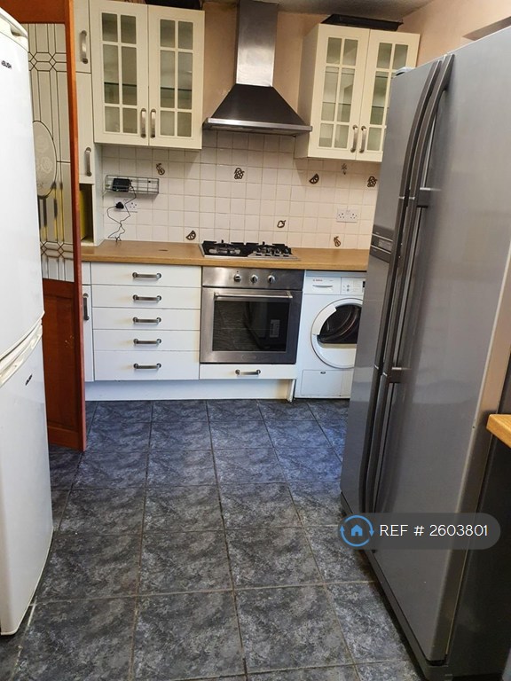 3 bedroom house in Smith Close, London, SE16 (3 bed) (#2603801)