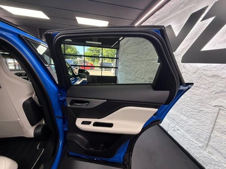 2020 Jaguar F-Pace 5.0 V8 SVR SUV 5dr Petrol Quickshift AWD Euro 6 (s/s) (550 ps) ESTATE Petrol A...