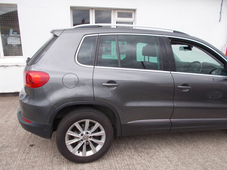 2012 Volkswagen Tiguan 2.0 TDi BlueMotion Tech SE 5dr ESTATE Diesel Manual
