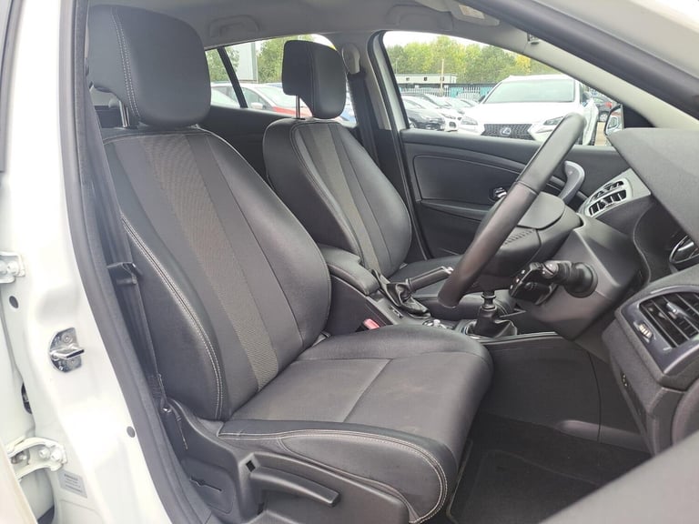 2015 Renault Megane 1.5 dCi Dynamique Nav Euro 6 (s/s) 5dr HATCHBACK Diesel Manual