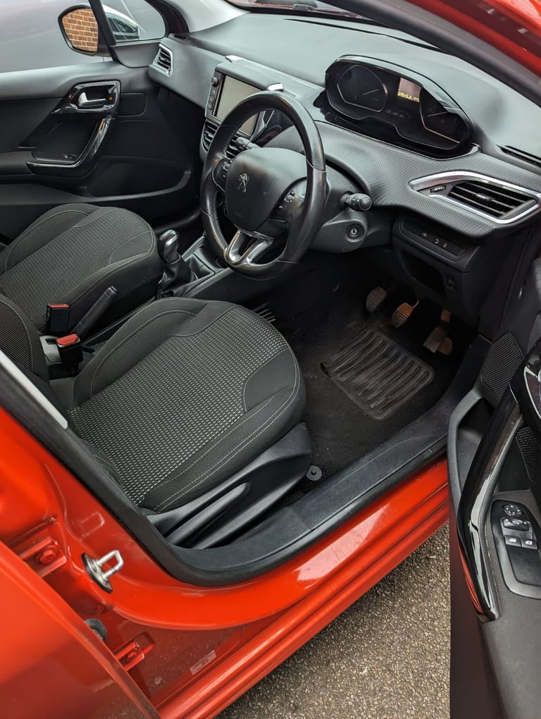 Peugeot, 208, Hatchback, 2015, Manual, 1199 (cc), 5 doors
