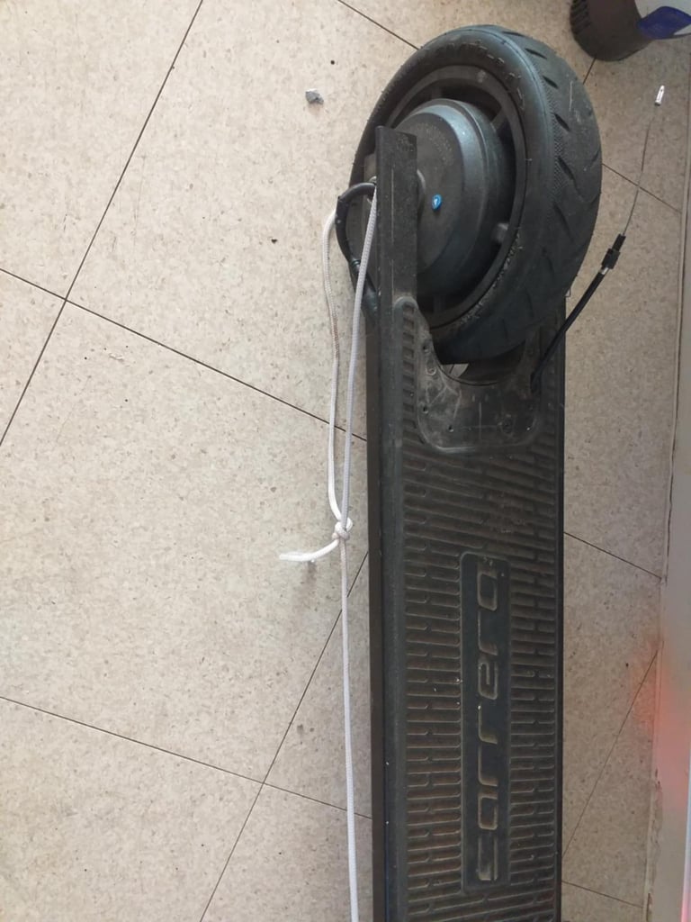 Carrera impel is-1 Electric Scooter