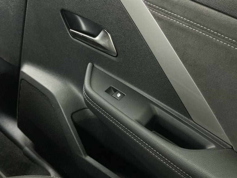 2024 Vauxhall Astra 115kW Ultimate 54kWh 5dr Auto Hatchback Electric Automatic