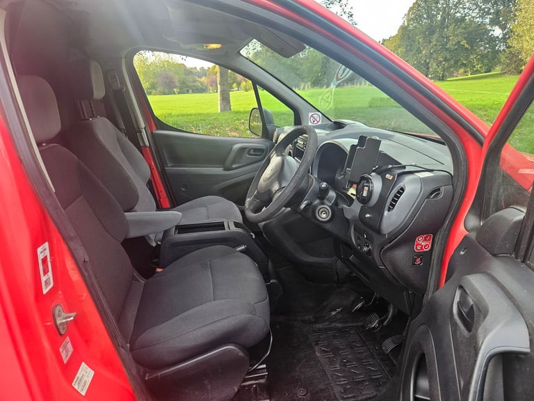 Peugeot partner 1.6hdi economy model van 1OWNER FULL SERVICE HISTORY LOW MILES 