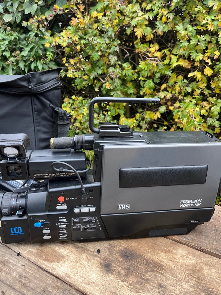 Ferguson Videostar FC28 Camcorder VHS L With Case 3 batteries & charger 