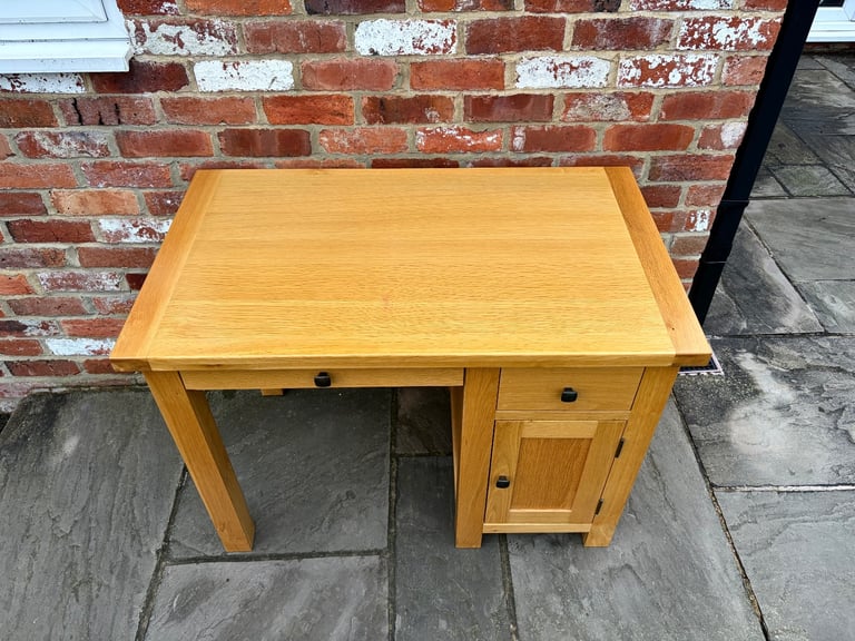 Solid Oak Desk - Excellent Condition 