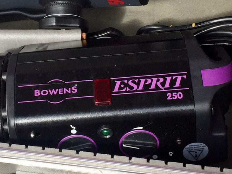 BOWENS Esprit 250 studio flash, V.G.C REDUCED FOR QUICK SALE TO