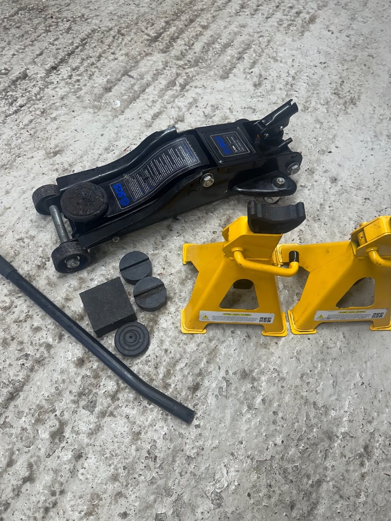 Trolley jack and axle stands 