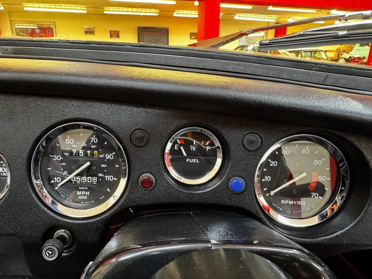 1981 MG MGB V8 CONVERTIBLE SEBRING REP Petrol Manual