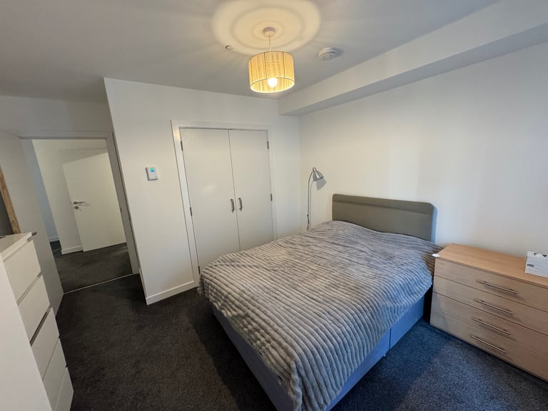 FURNISHED 2-bed Flat Double rooms Included Utilities weekly short-term car park