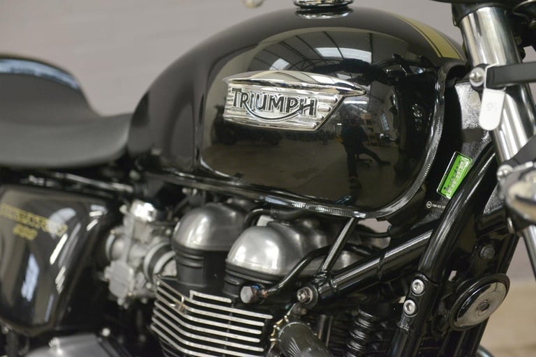 2014 Triumph Thruxton 900 865
