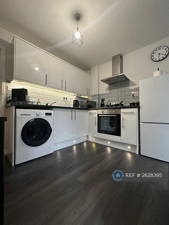 1 bedroom flat in William Street, Reading, RG1 (1 bed) (#2628395)