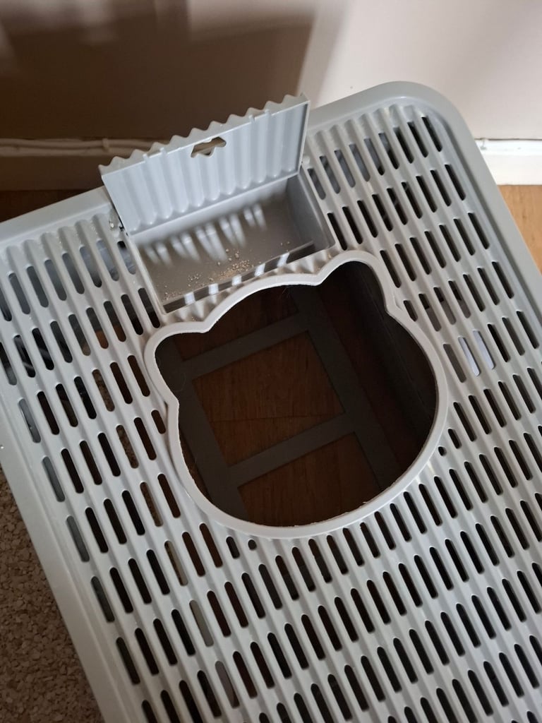 Cat litter box 