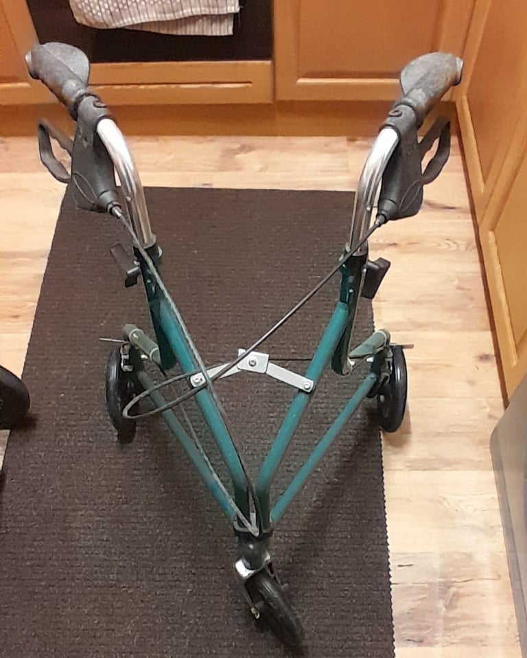 Outdoor walker 3 wheels