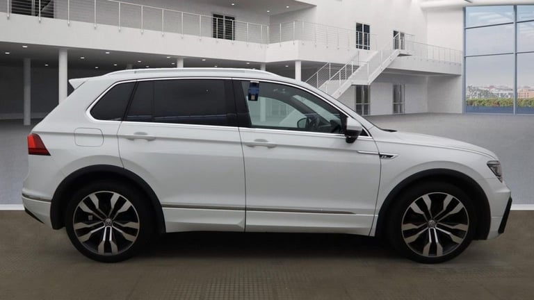 2016 Volkswagen Tiguan 2.0 TDi 150 4Motion R-Line 5dr DSG ESTATE DIESEL Automatic