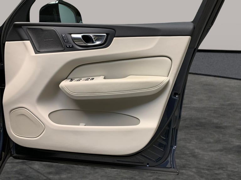 2022 Volvo XC60 2.0 B5P Plus Dark 5dr AWD Geartronic ESTATE PETROL Automatic