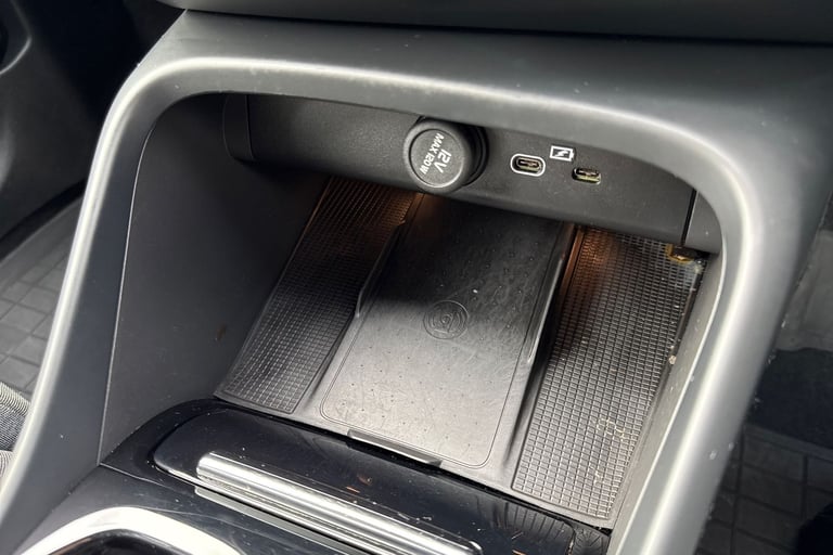 2023 Volvo XC40 2.0 B3 MHEV Plus DCT Auto Euro 6 (s/s) 5dr SUV PETROL Automatic