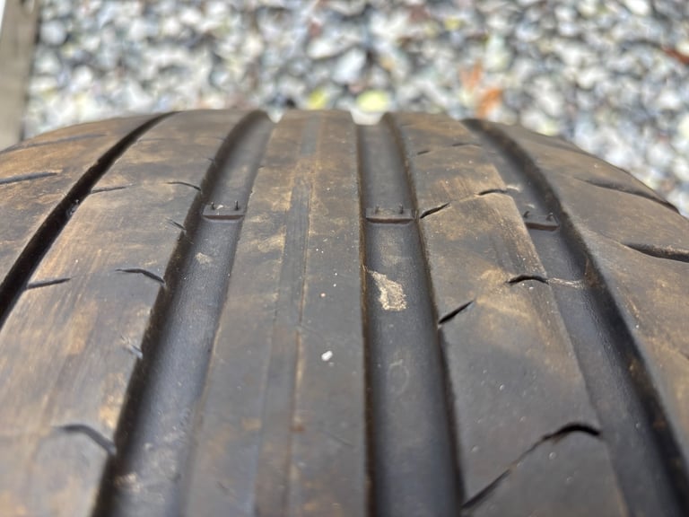 Pirelli 235/35/19 tyre