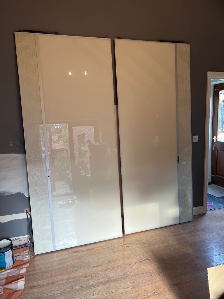 Sliding wardrobe/cupboard doors