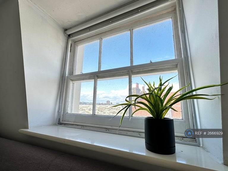 2 bedroom flat in St. James's Street, Brighton, BN2 (2 bed) (#2666929)