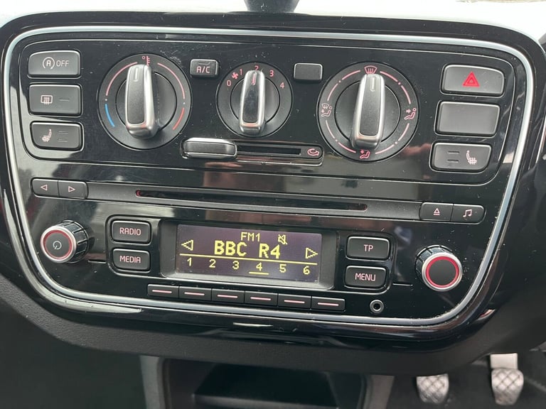 2013 Volkswagen up! HIGH UP BLUEMOTION TECHNOLOGY ULEZ COMPLIANT £20 TAX Hatchback Petrol Manual