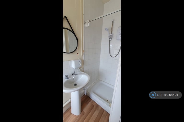 Studio flat in Springfield House, Ilkeston, DE7 (#2645121)