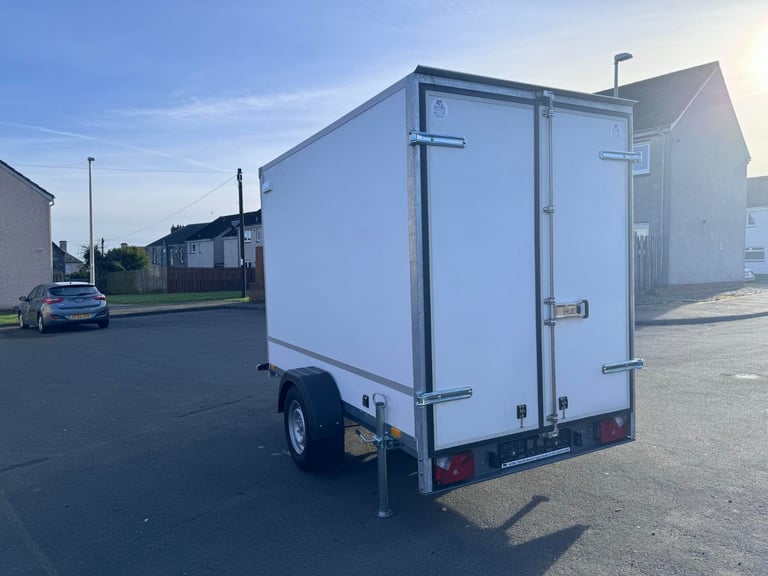 BRAND NEW 8FT X 5FT X 6FT SINGLE AXLE BOX TRAILER WITH BARN DOORS 1300KG BRAKED