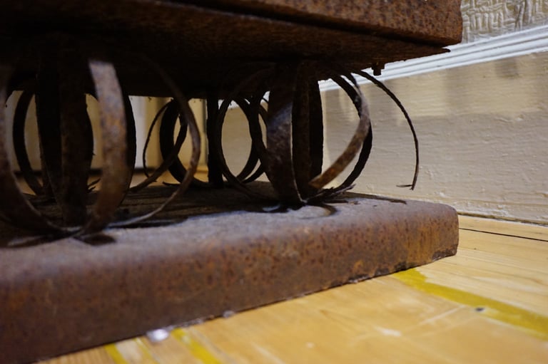 Oblisk, garden ornament