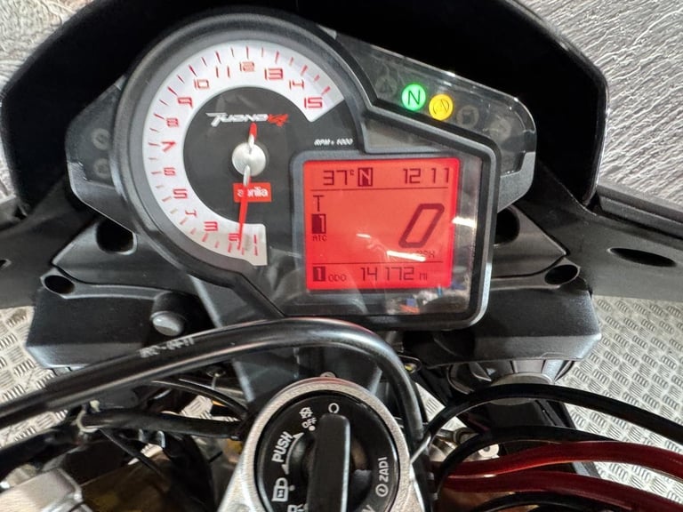 APRILIA TUONO 1000 V4 R APRC 2011