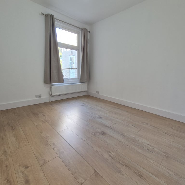 Brand new studio flat with private GARDEN for rent in  E17! 1 mins walk to station