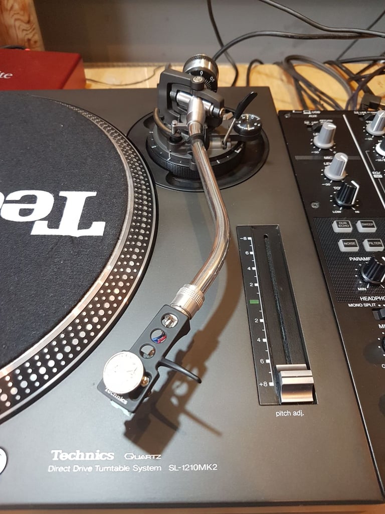 Technics SL 1210 MK2 (PAIR) Pioneer 450 mixer