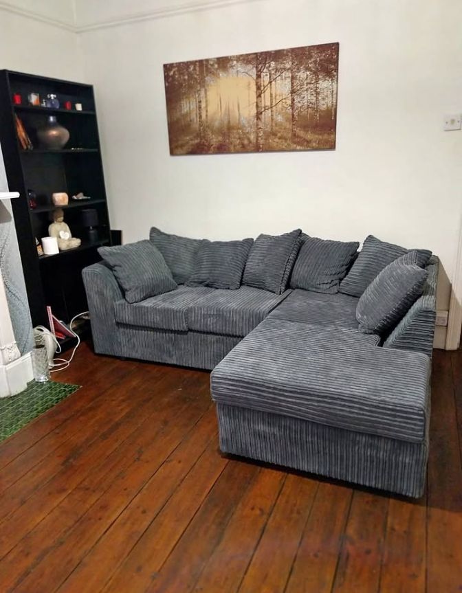 Brand New lovely 4 seater corner sofa available cash on delivery