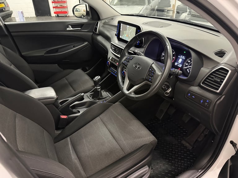 2018 68 HYUNDAI TUCSON 1.6 SE NAV CRDI 2WD MANUAL DIESEL WHITE EURO 6
