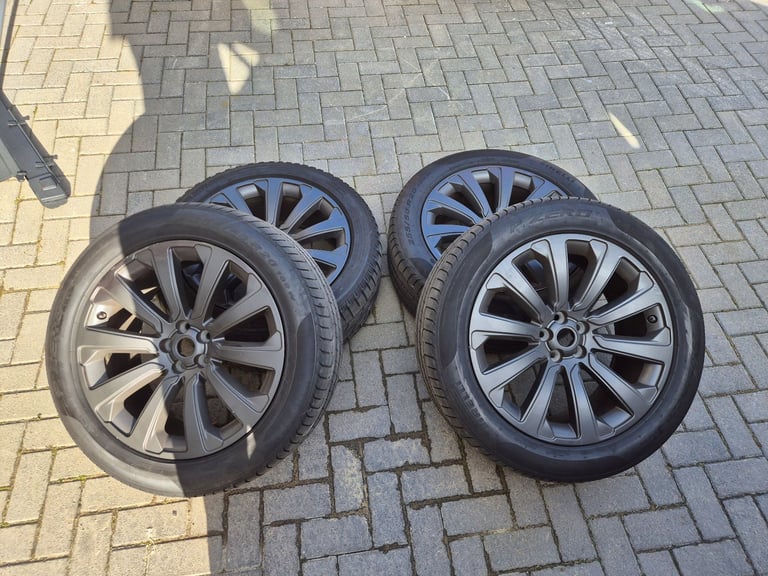 image for Genuine Land rover Velar Alloy Wheels and tyres 
