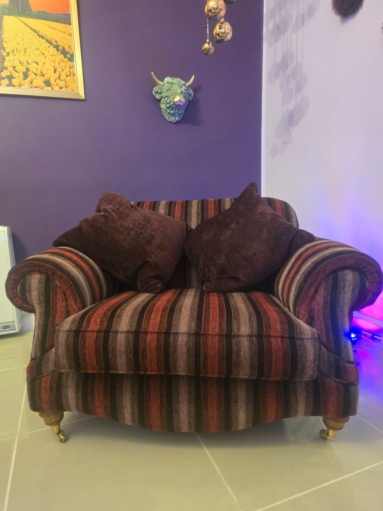 4 seater suite and snuggle chair