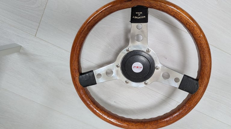 CLASSIC MINI Mountney 13" Wood Rimmed Steering Wheel