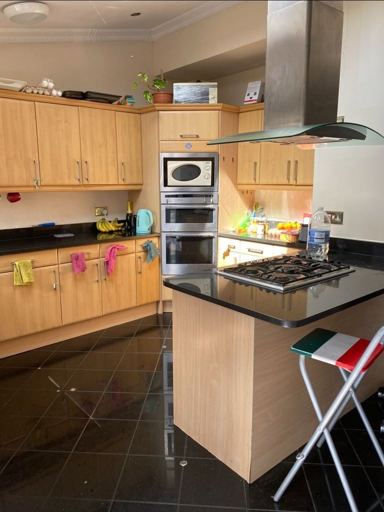 Spacious & Cosy Ensuite Room for Rent TW14 0JS 