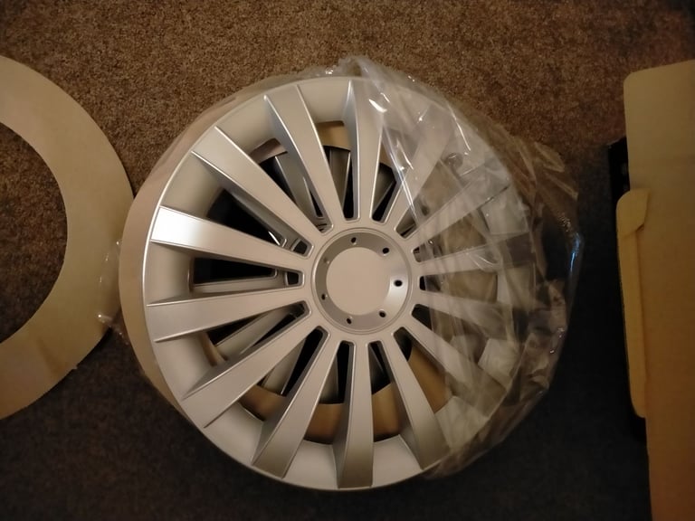 set of 3 Halfords 15" Meridien Wheel Trims.