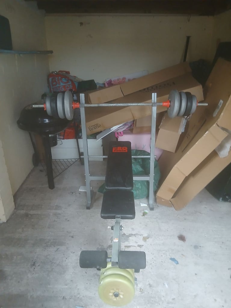 Weight bench with weights 