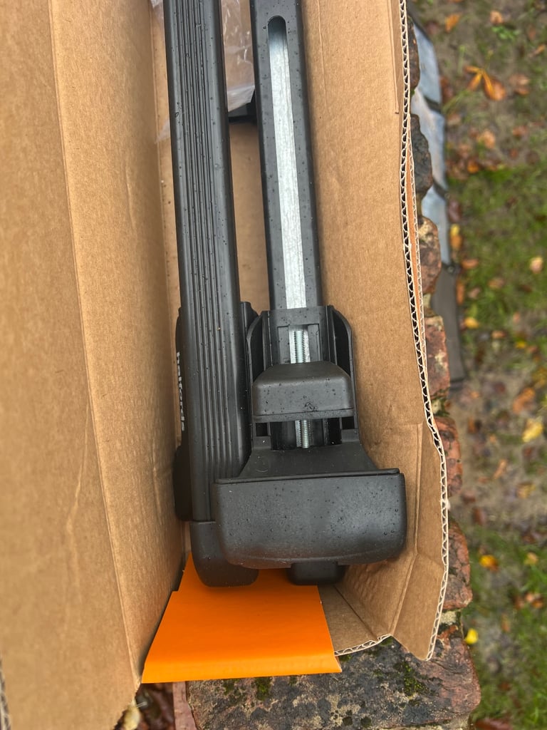 Halfords roof bars 