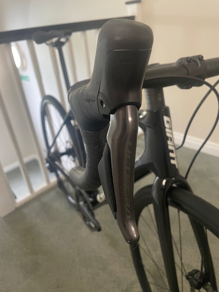 As new Giant Advanced TCR 0 Disc Ultegra DI2 Full Carbon Road Bike