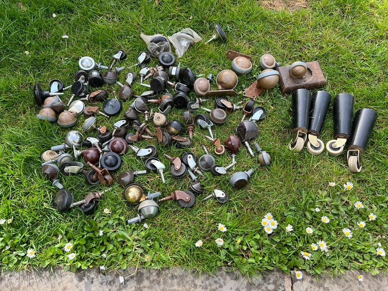 LARGE JOB LOT BUNDLE OF VINTAGE RETRO MCM LEGS FEET WHEELS FURNITURE 
