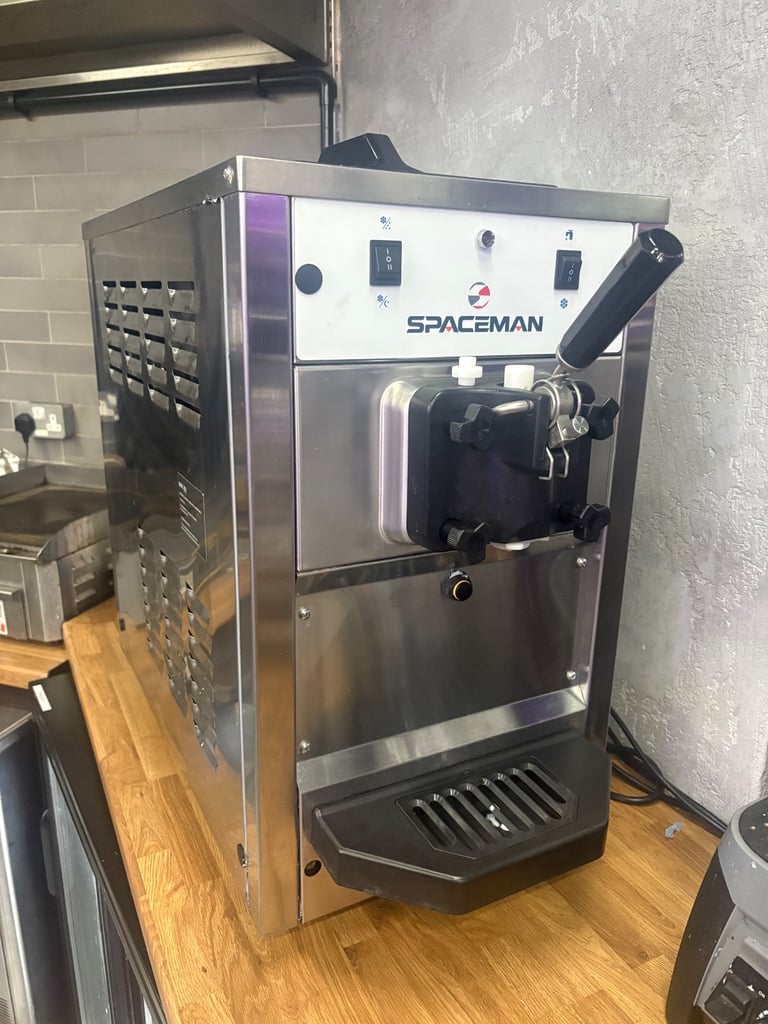 image for Spaceman T5/8210 Ice Cream Machine