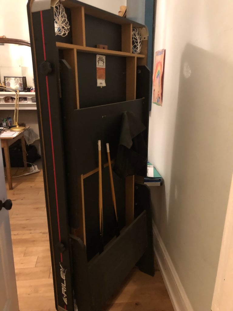 Collapsible pool table