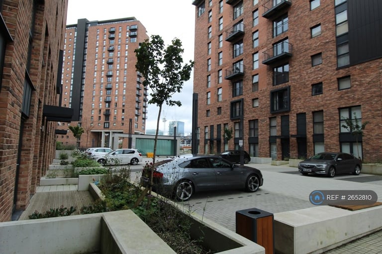 1 bedroom flat in Block C, Salford, M5 (1 bed) (#2652810)