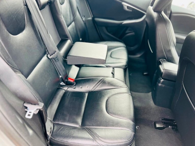 2014 Volvo V40 1.6 D2 SE Lux Hatchback 5dr Diesel Manual Euro 5 (s/s) (115 ps) HATCHBACK Diesel M...